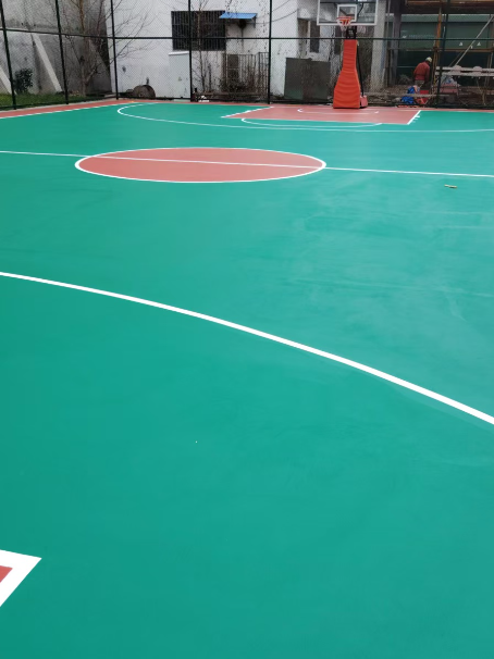 清远 球场长期使用易出现地面开裂